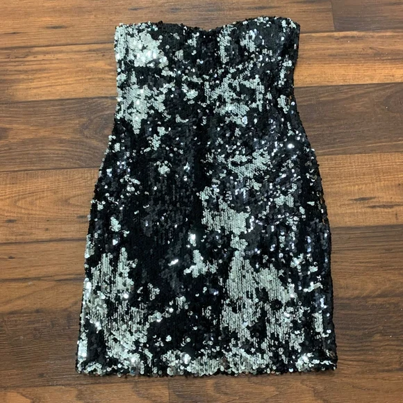 As U Wish Black/Silver Sequin Cocktail Dress Women’s Size M Strapless Lined - Picture 2 of 9